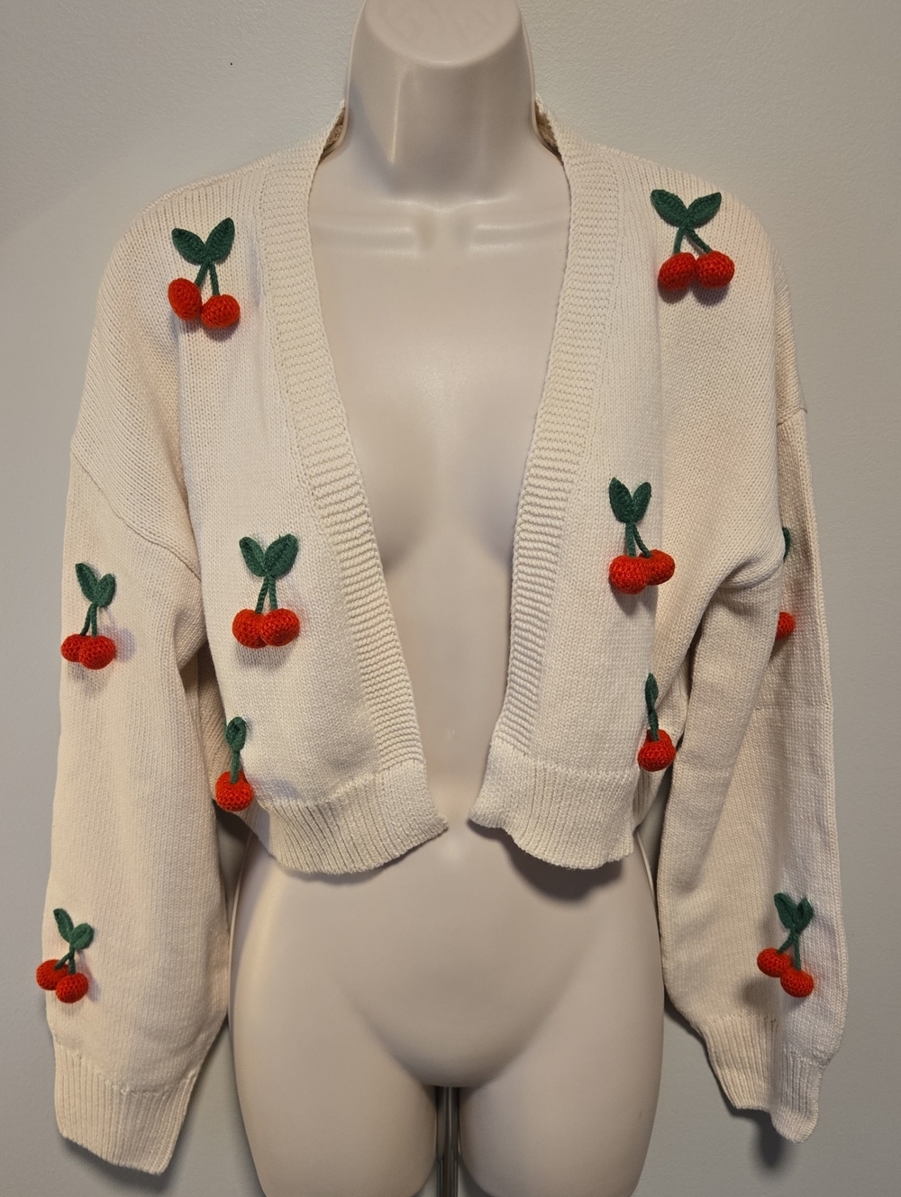 NWT Blu Pepper Cream Cropped 3D Cherry Appliqué Sweater Cardigan Med